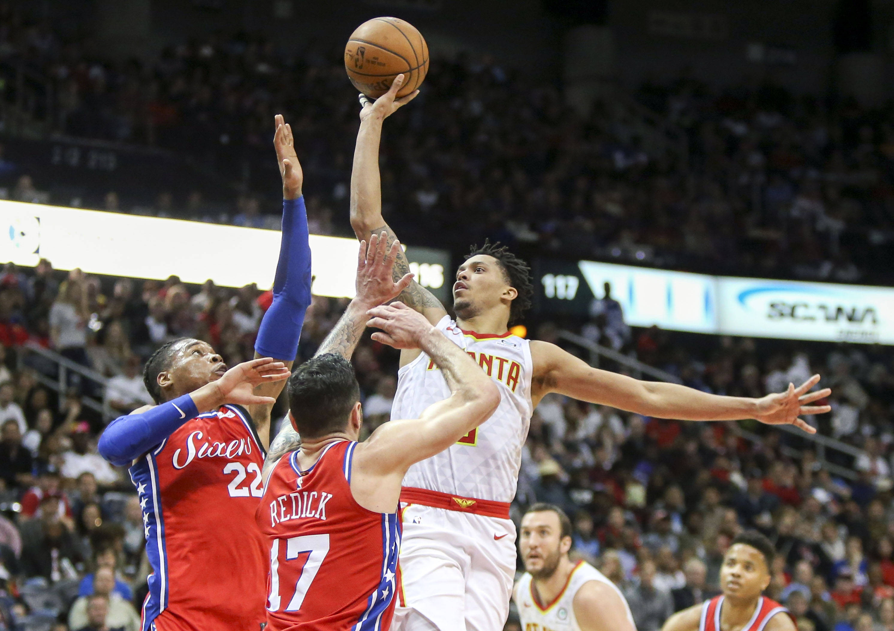 半岛体育官网登录-勇士主场取胜太阳，豪取三连胜